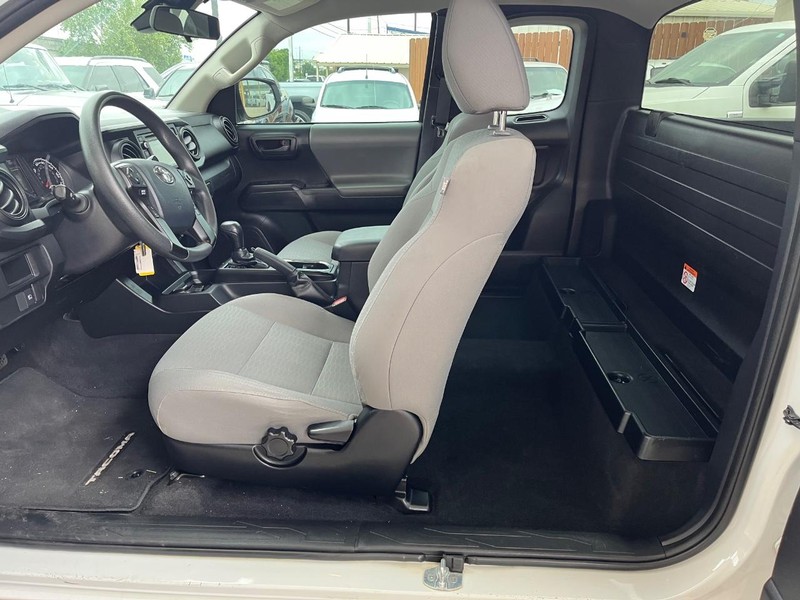 Toyota Tacoma Vehicle Image 08