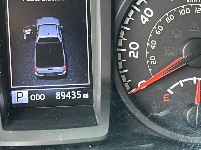 Toyota Tacoma Vehicle Image 10