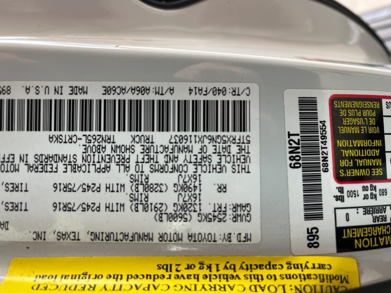 Toyota Tacoma Vehicle Image 11