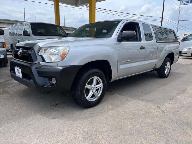 Toyota Tacoma Vehicle Image 03