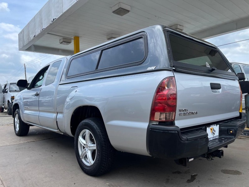 Toyota Tacoma Vehicle Image 04