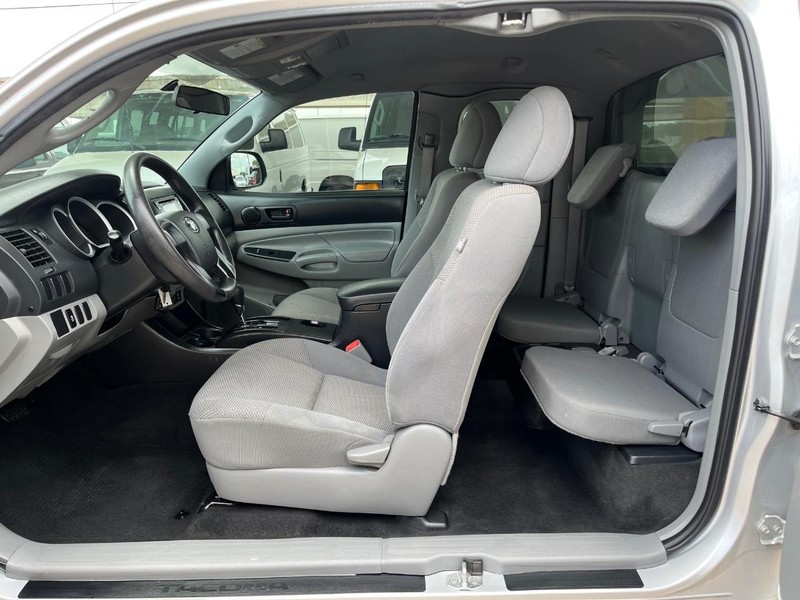 Toyota Tacoma Vehicle Image 08