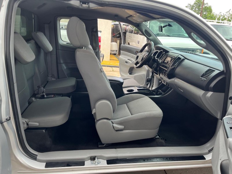 Toyota Tacoma Vehicle Image 09