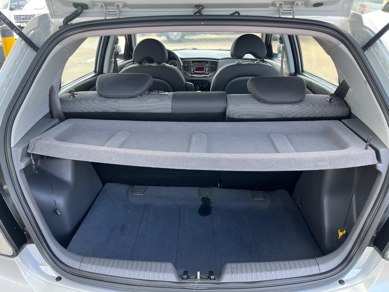 Kia Rio Vehicle Image 07