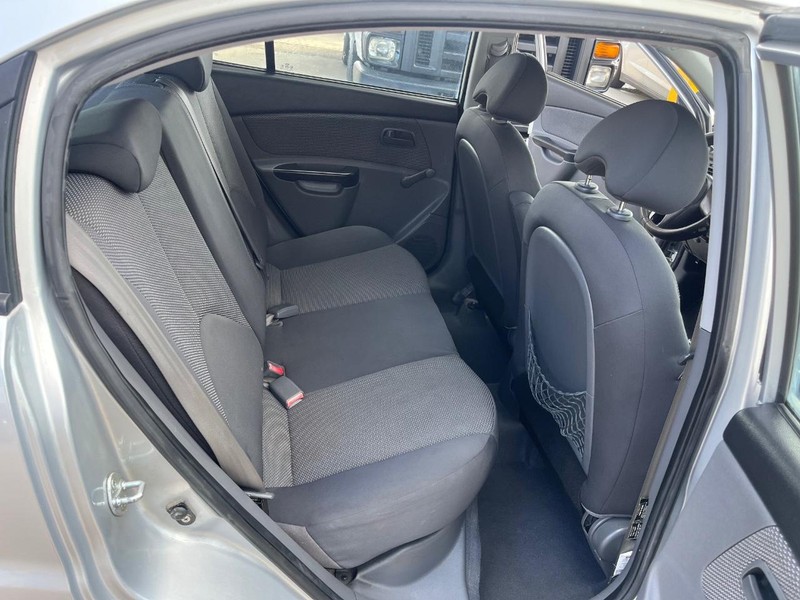 Kia Rio Vehicle Image 10