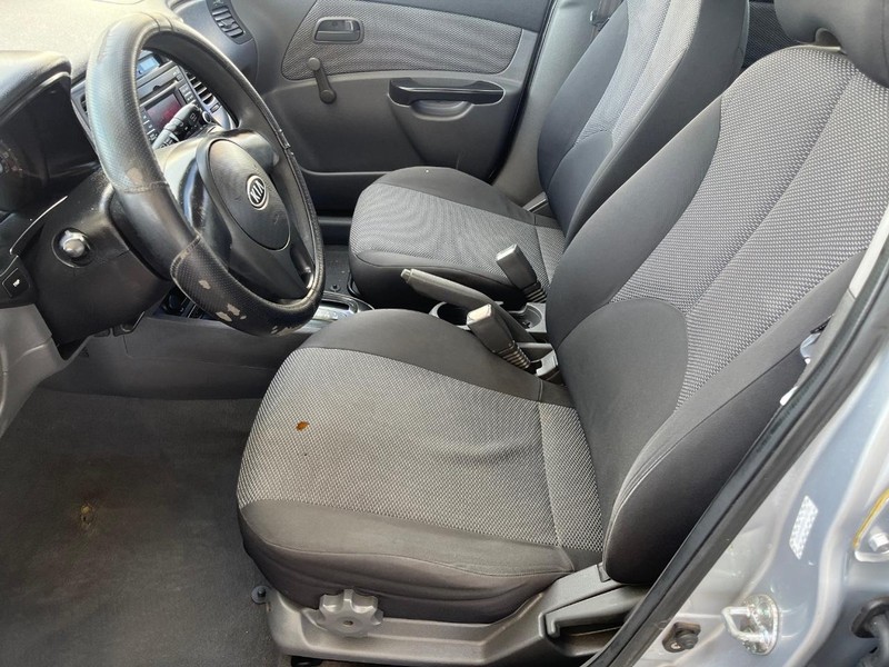 Kia Rio Vehicle Image 13