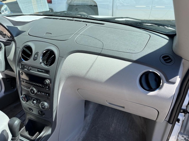 Chevrolet HHR Vehicle Image 11