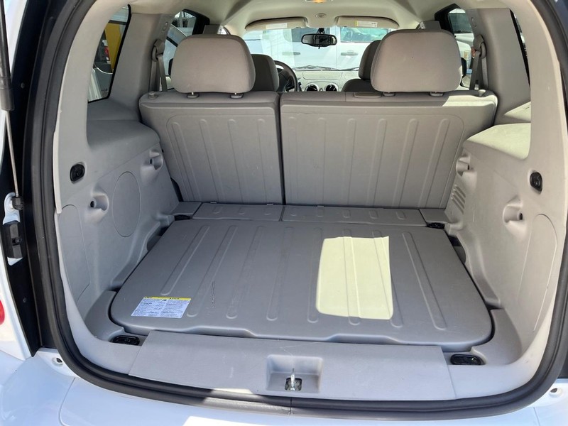 Chevrolet HHR Vehicle Image 12