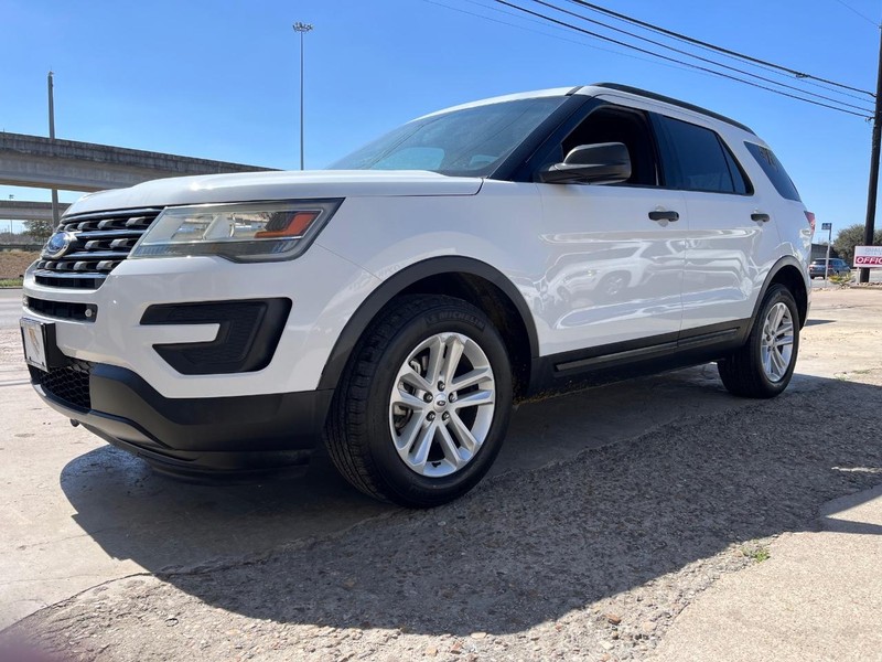 Ford Explorer Vehicle Image 03