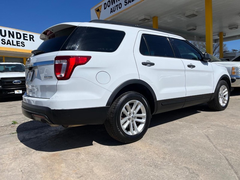 Ford Explorer Vehicle Image 04