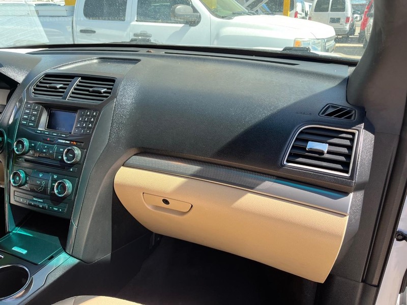 Ford Explorer Vehicle Image 08