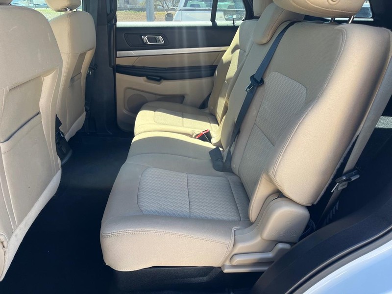 Ford Explorer Vehicle Image 11