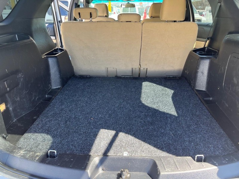 Ford Explorer Vehicle Image 12