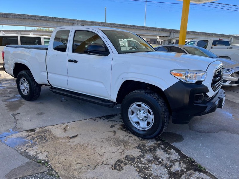 Toyota Tacoma 2WD Vehicle Image 03