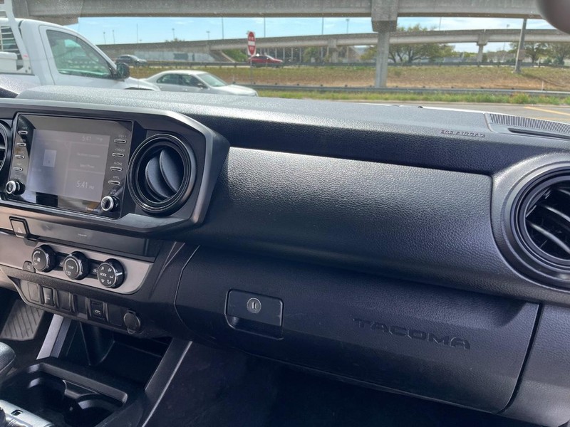 Toyota Tacoma 2WD Vehicle Image 11