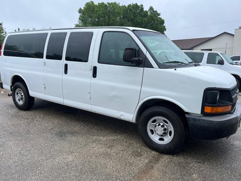 Chevrolet Express Passenger Vehicle Image 02