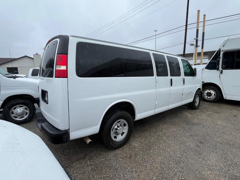 Chevrolet Express Passenger Vehicle Image 03