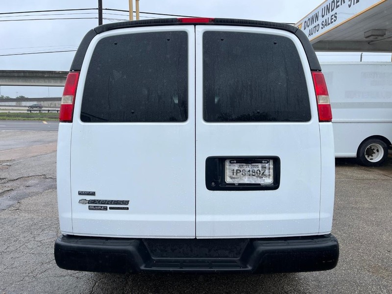 Chevrolet Express Passenger Vehicle Image 04