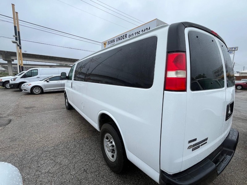 Chevrolet Express Passenger Vehicle Image 05