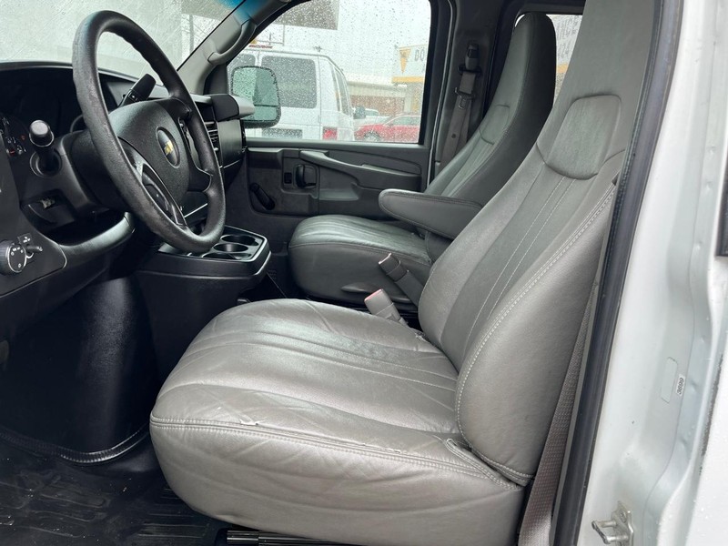 Chevrolet Express Passenger Vehicle Image 06