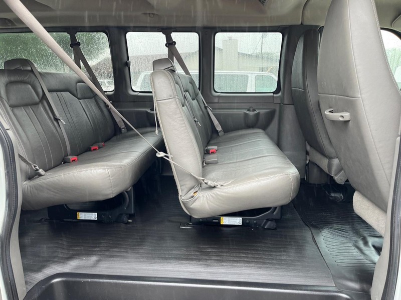 Chevrolet Express Passenger Vehicle Image 09