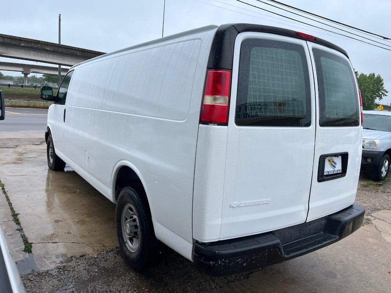 Chevrolet Express Cargo Van Vehicle Image 04
