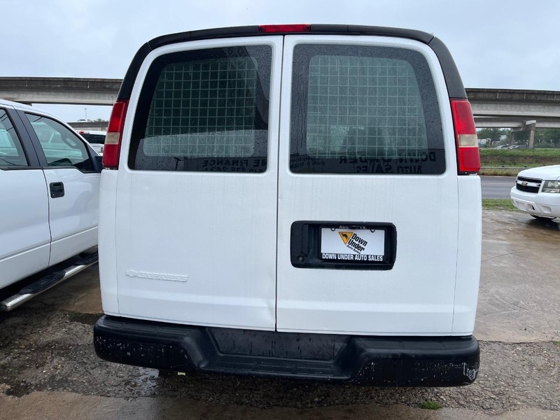 Chevrolet Express Cargo Van Vehicle Image 05
