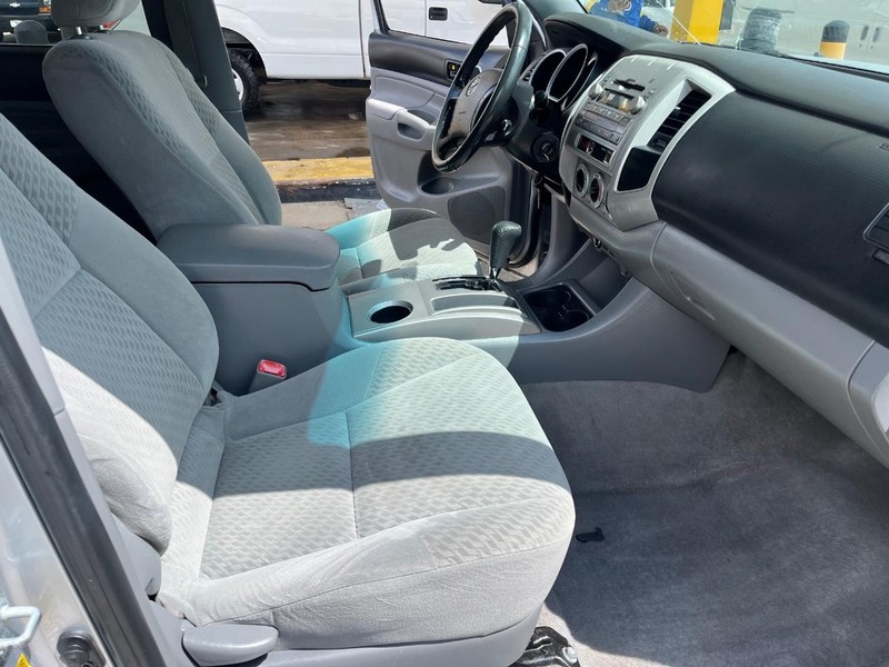 Toyota Tacoma Vehicle Image 08