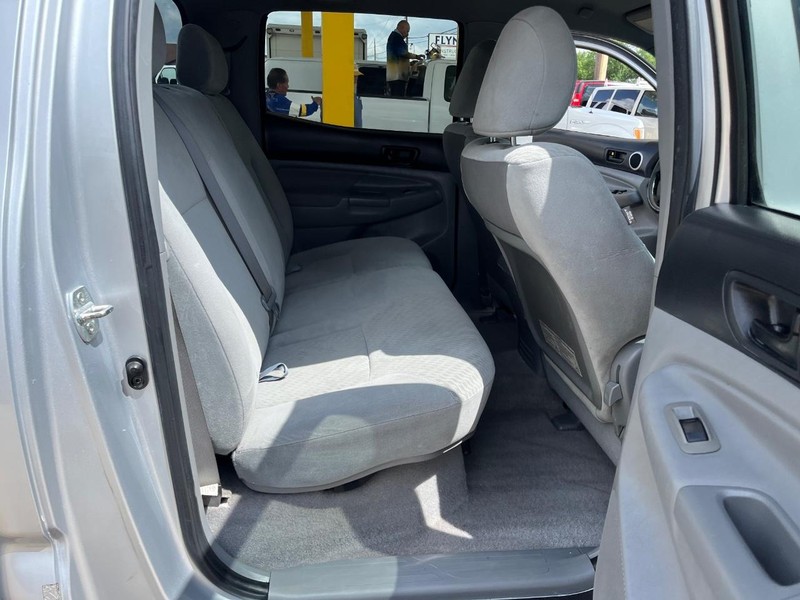 Toyota Tacoma Vehicle Image 10