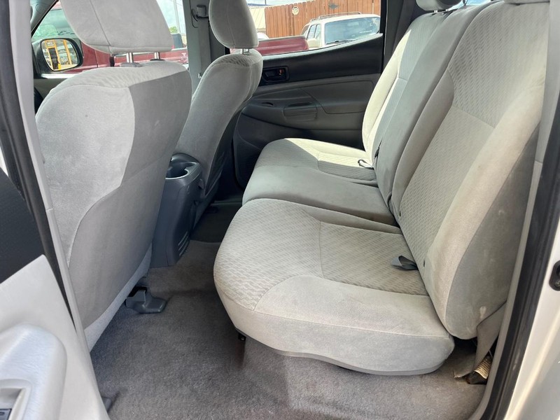 Toyota Tacoma Vehicle Image 11