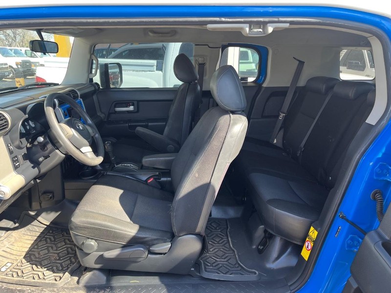 Toyota FJ Cruiser Vehicle Image 08