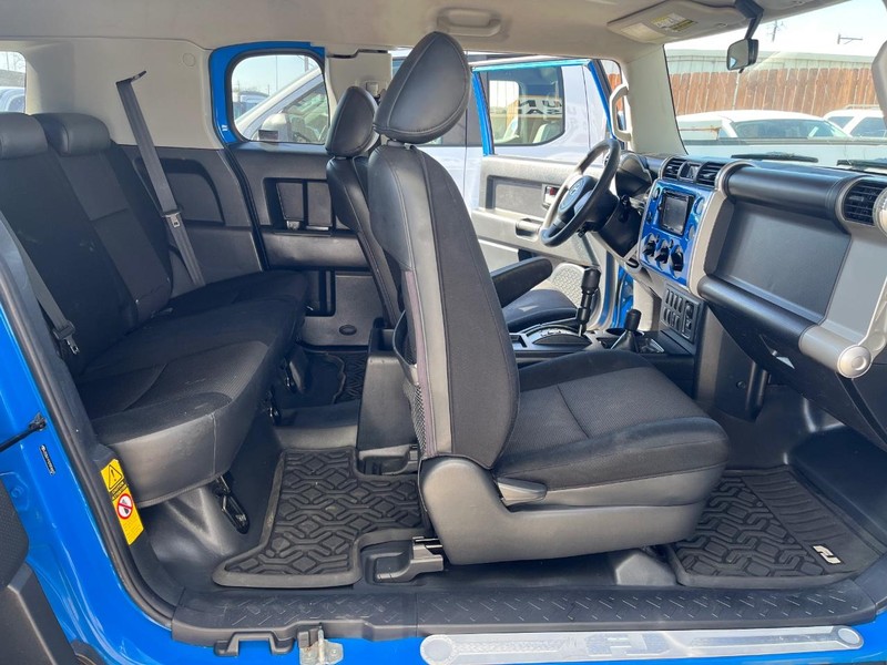 Toyota FJ Cruiser Vehicle Image 10