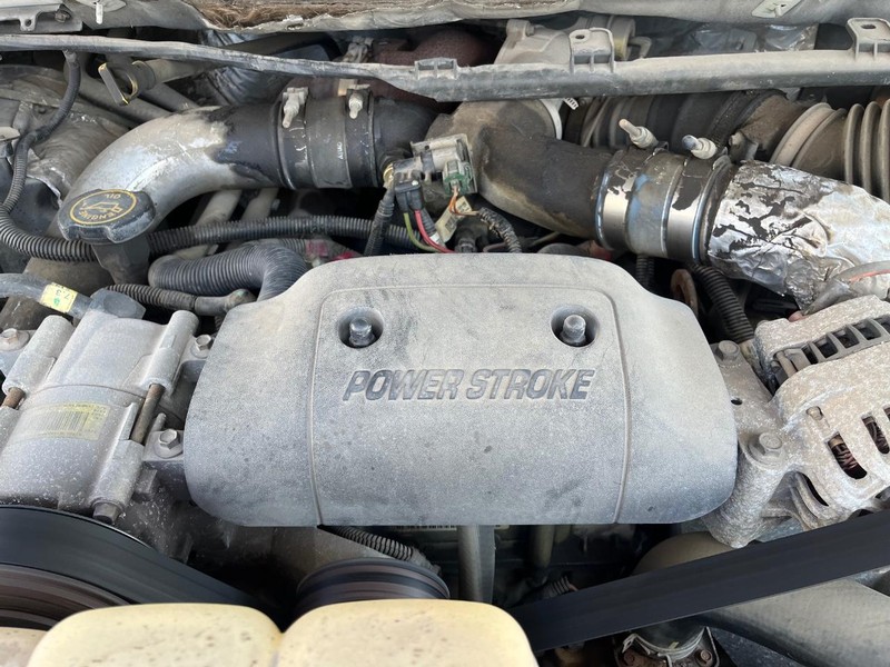 Ford Super Duty F-350 DRW Vehicle Image 06