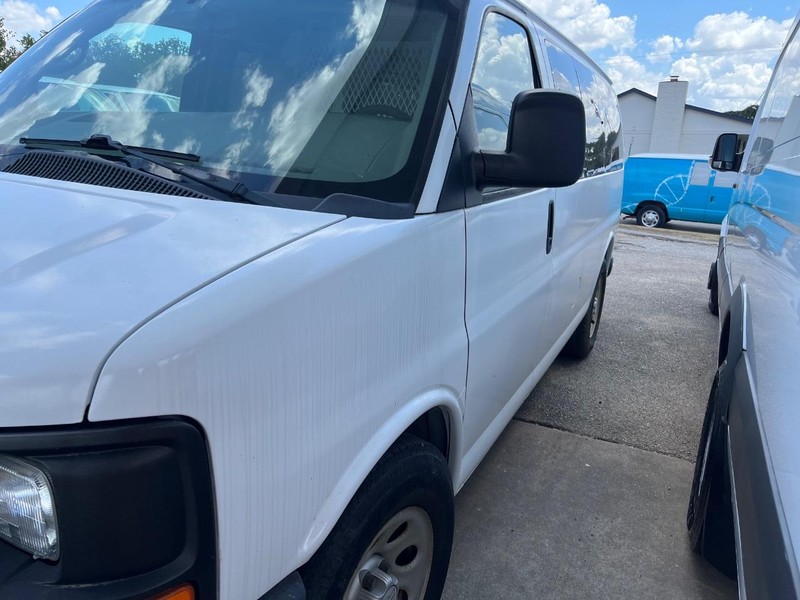 Chevrolet Express Cargo Van Vehicle Image 03