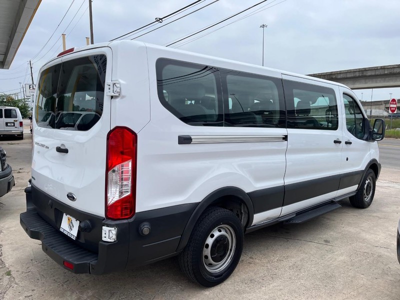 Ford Transit Wagon Vehicle Image 04
