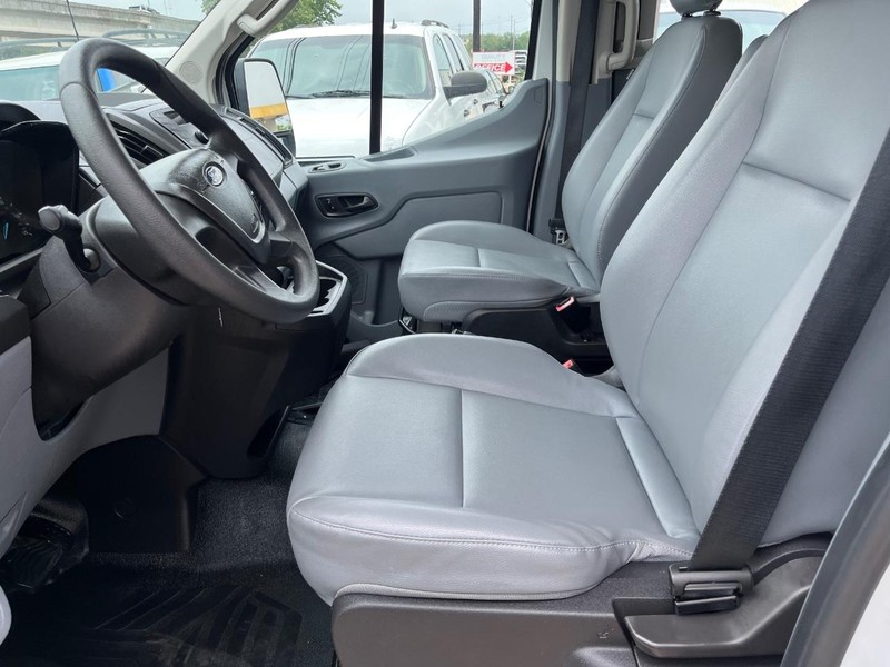 Ford Transit Wagon Vehicle Image 09