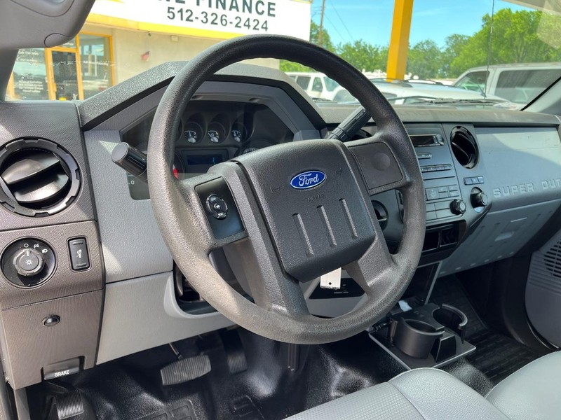 Ford Super Duty F-250 SRW Vehicle Image 09