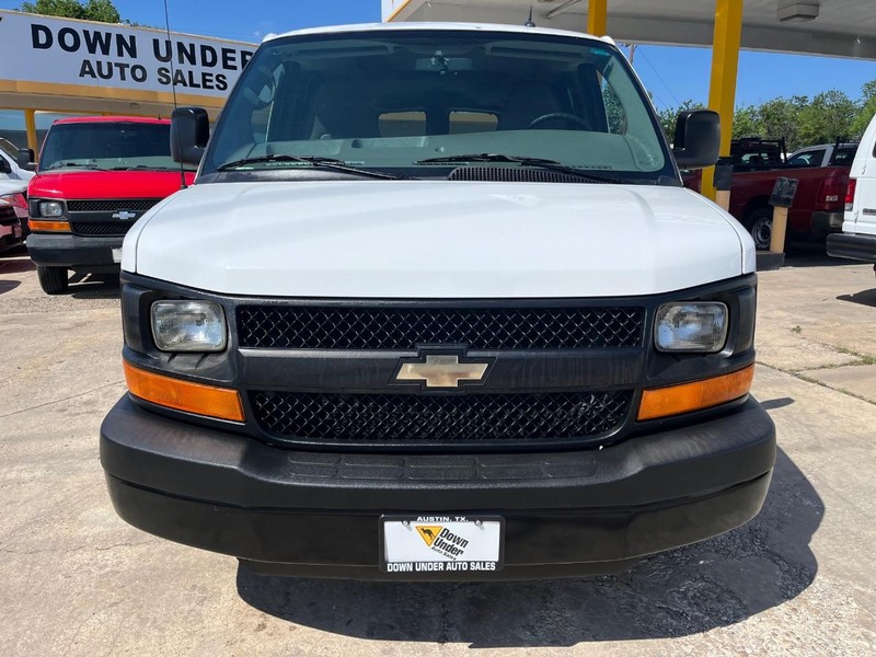 Chevrolet Express Passenger Vehicle Full-screen Gallery Image 02
