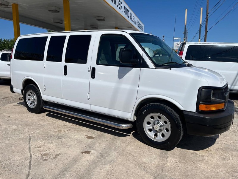 Chevrolet Express Passenger Vehicle Full-screen Gallery Image 03