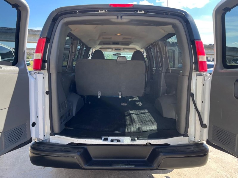 Chevrolet Express Passenger Vehicle Full-screen Gallery Image 07