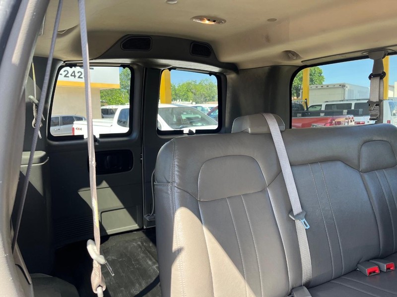 Chevrolet Express Passenger Vehicle Full-screen Gallery Image 13