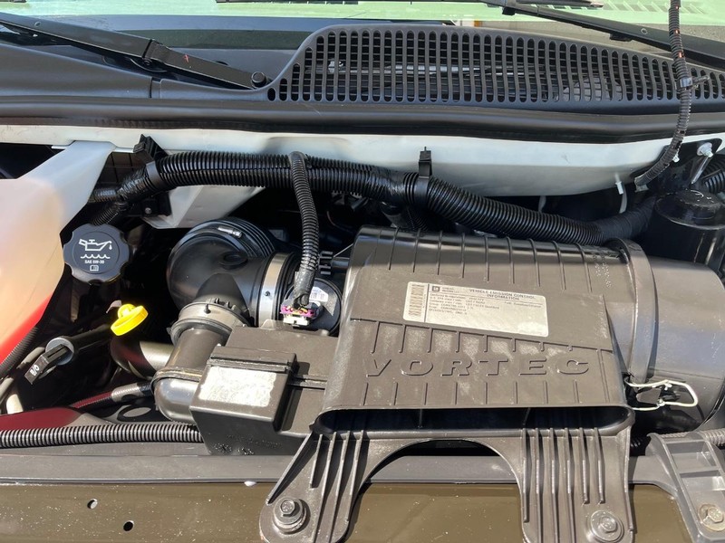 Chevrolet Express Passenger Vehicle Full-screen Gallery Image 16