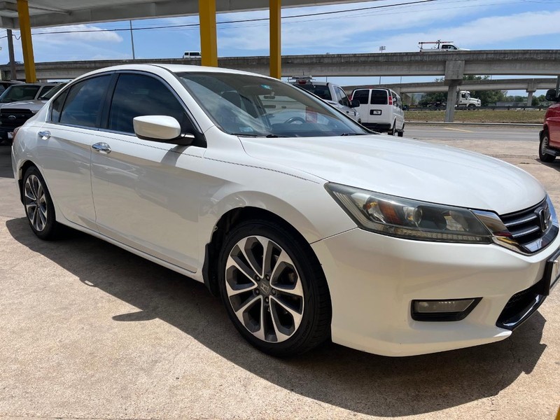 Honda Accord Sedan Vehicle Image 03