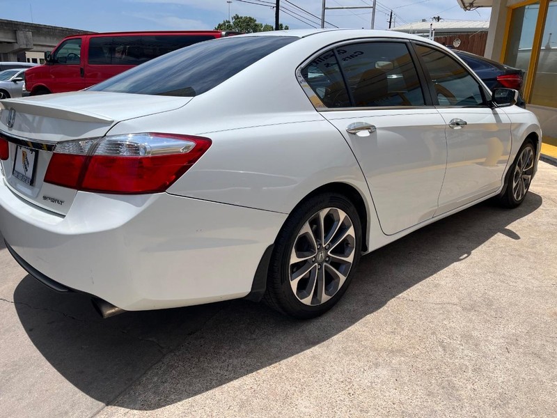 Honda Accord Sedan Vehicle Image 04