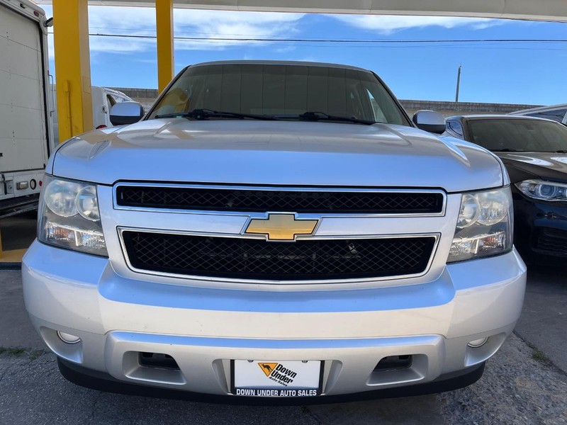 Chevrolet Tahoe Vehicle Image 02