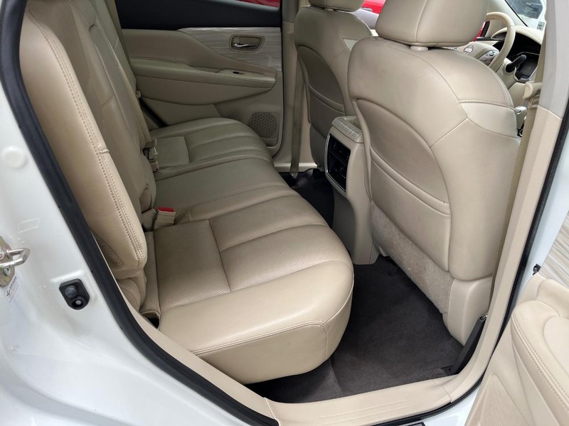 Nissan Murano Vehicle Image 10