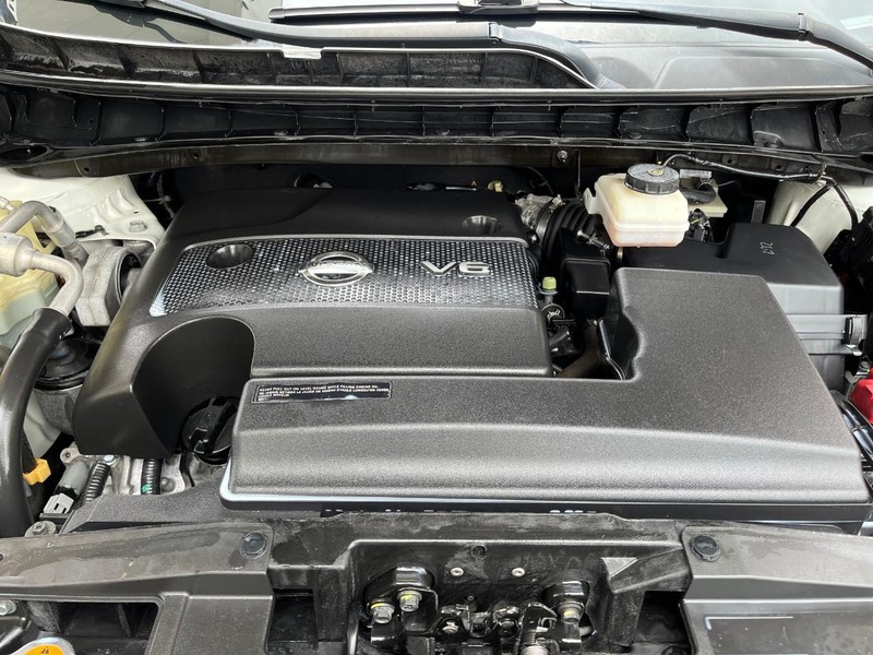 Nissan Murano Vehicle Image 13