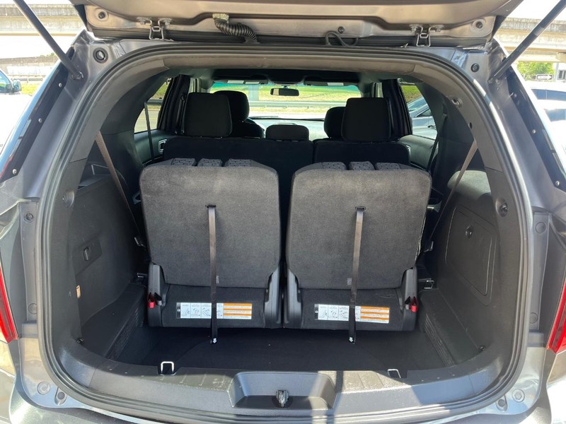 Ford Explorer Vehicle Image 06