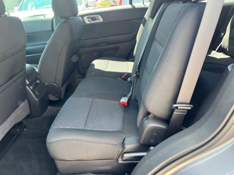 Ford Explorer Vehicle Image 08