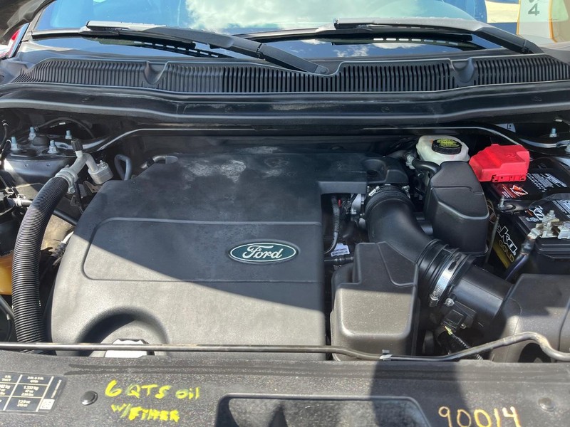Ford Explorer Vehicle Image 11